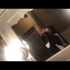 Meet your Posher, Dominique